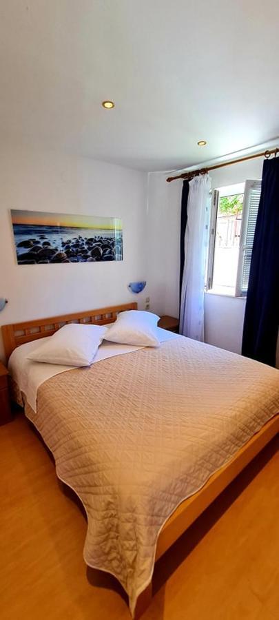 Bed & Breakfast Dionis Вис Екстериор снимка